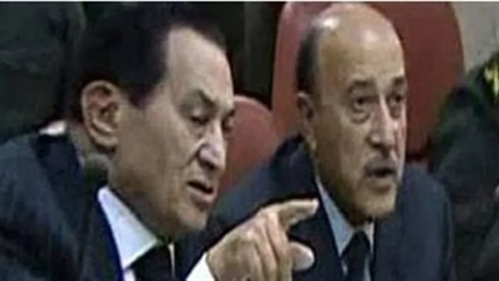 بسبب تجسس ابنه.. سر رفض عمر سليمان إبلاغ رسائل مبارك عبر الهاتف